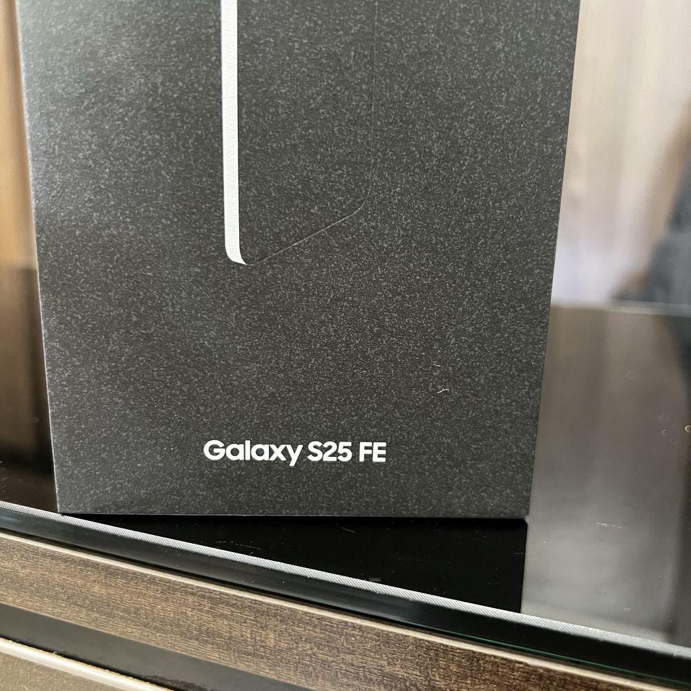 Samsung Galaxy S25 FE 5G 128GB + 8GB RAM Jetblack Нов! 2г. гаранция!