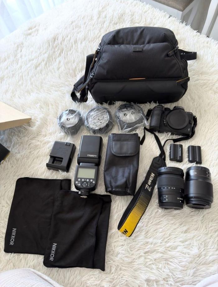 Nikon Z5 тяло + 2 обектива + светкавица + чанта