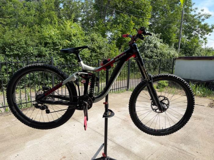 Giant glory downhill