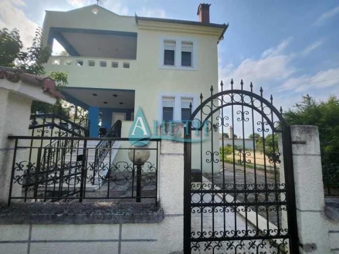 Къща 178м2 в Ривиера, курортно селище Аспровалта, Гърция, с двор 300м2. Напълно обзаведена. С два входа