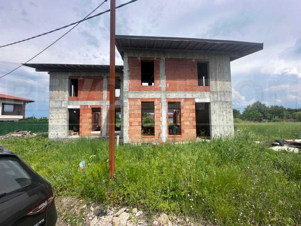 Двуетажна къща в с. Пролеша